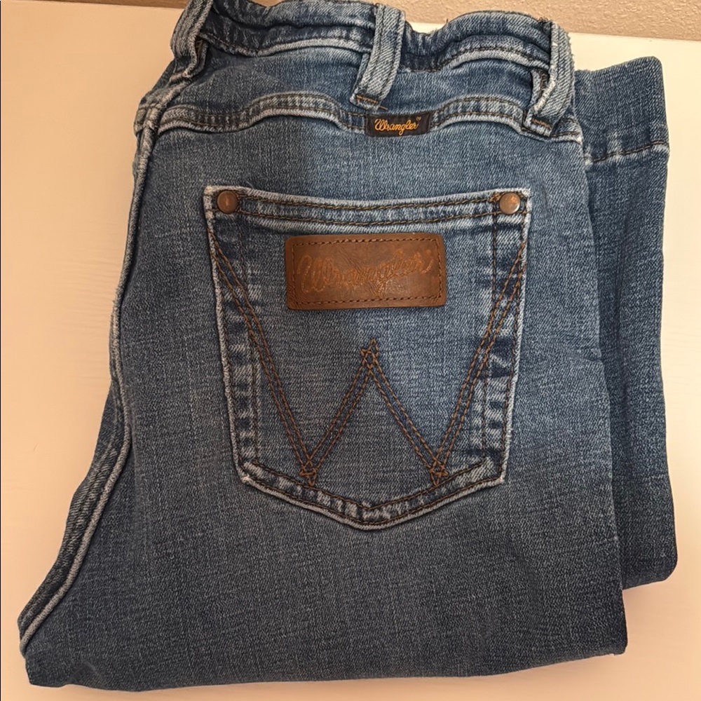 Wrangler Blue Jeans Classic Medium-Wash Denim